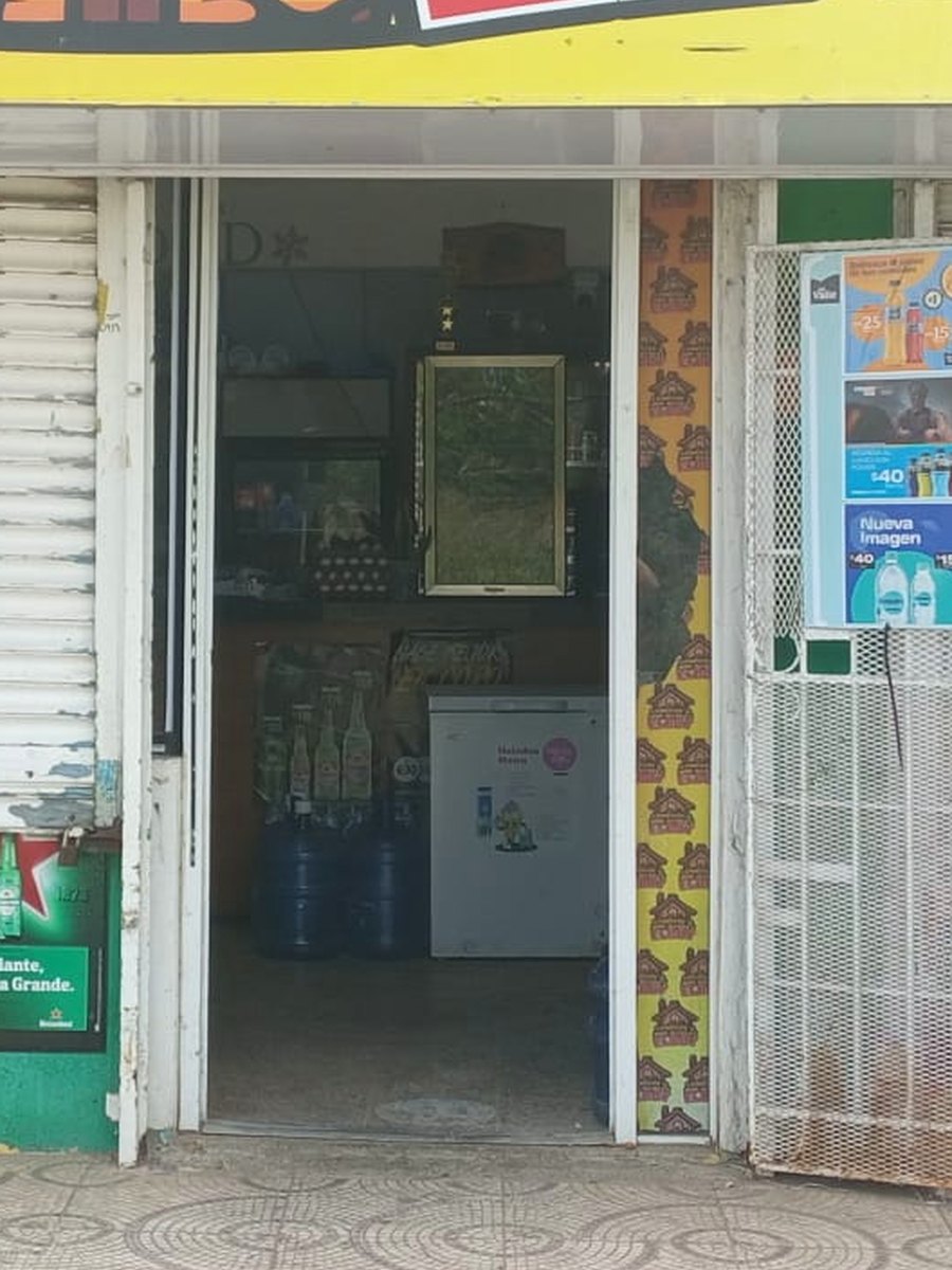 Entrada abierta de El Boy desde la acera